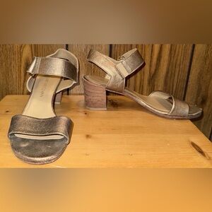 Woman STUART WEITZMAN Gold Metallic Broadband Strappy Block heel Sandal Sz 8.5